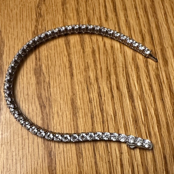 JAXXON Jewelry - Jaxxon Elegant Silver Tennis Bracelet with Sparkling Stones